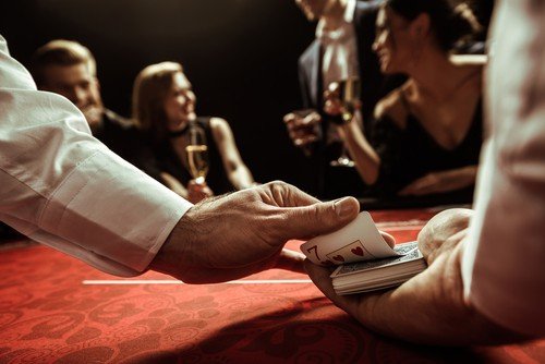 5 Tricks Casinos Use to Keep You Playing