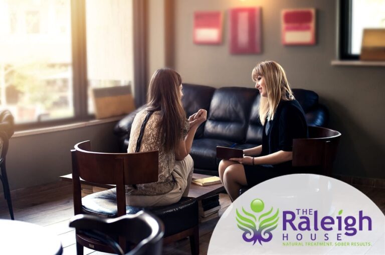 A woman talking to her therapist during an individual therapy session in addiction treatment.